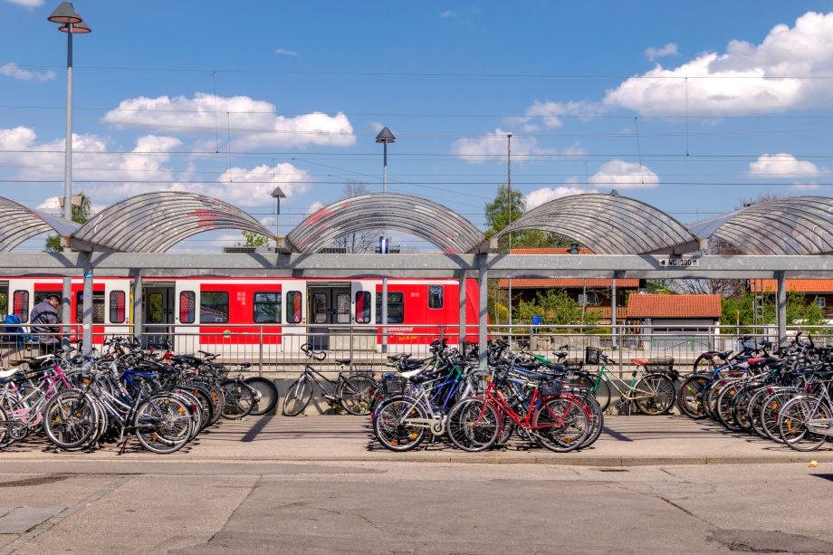 Radabstellanlagen an Bahnstation