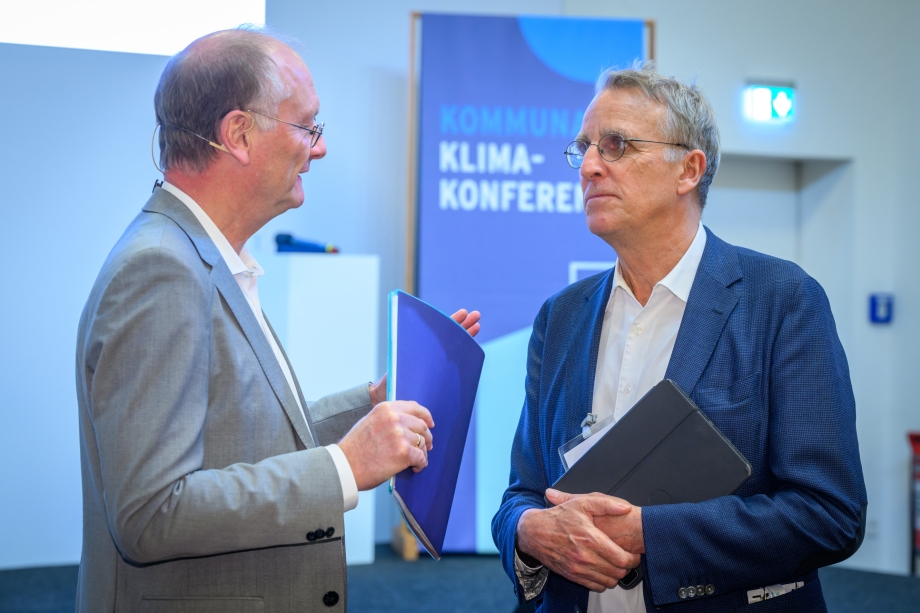 Moderator Sven Plöger im Gespräch mit Stefan Wenzel