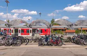 Radabstellanlagen an Bahnstation